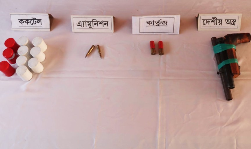 কুমিল্লায় সেনাবাহিনীর অভিযানে অস্ত্র, গোলাবারুদ এবং বিস্ফোরক উদ্ধার